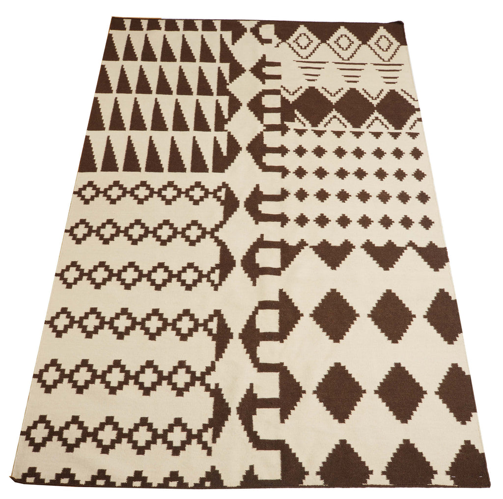 Bark Rug 5x8 feet. The rug is hand woven by artisans in India in New Zealand wool.