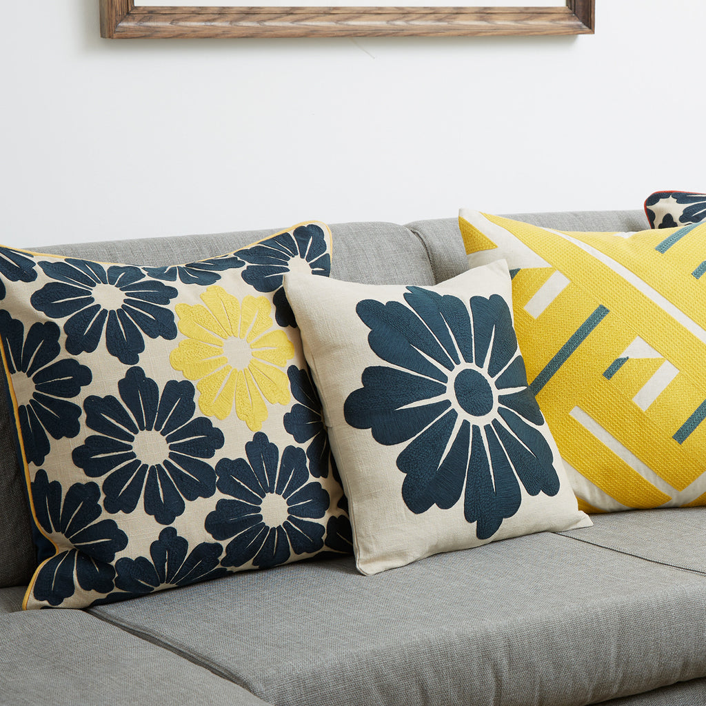 Dragon flower yellow 22x22, cushion